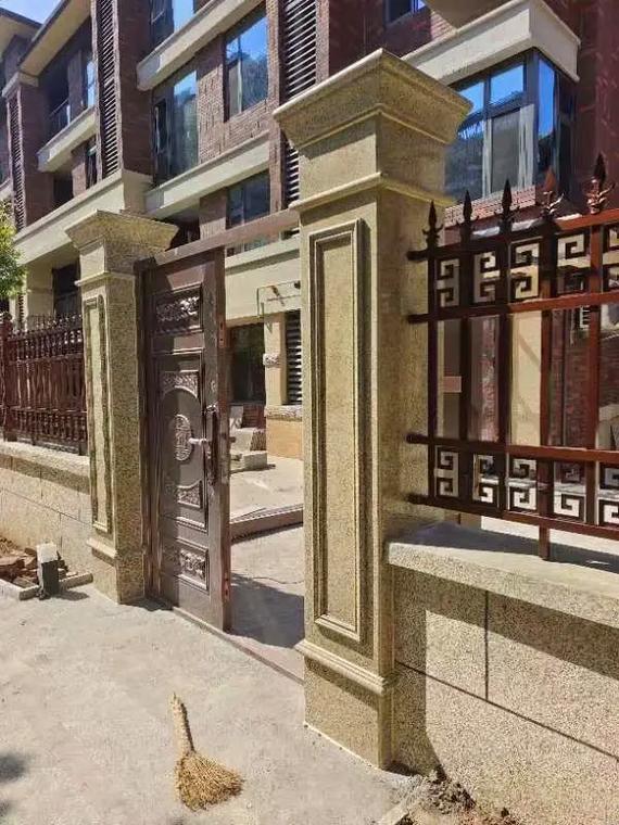 大门旁边设置柱子，这样的风水布局怎么样呢？