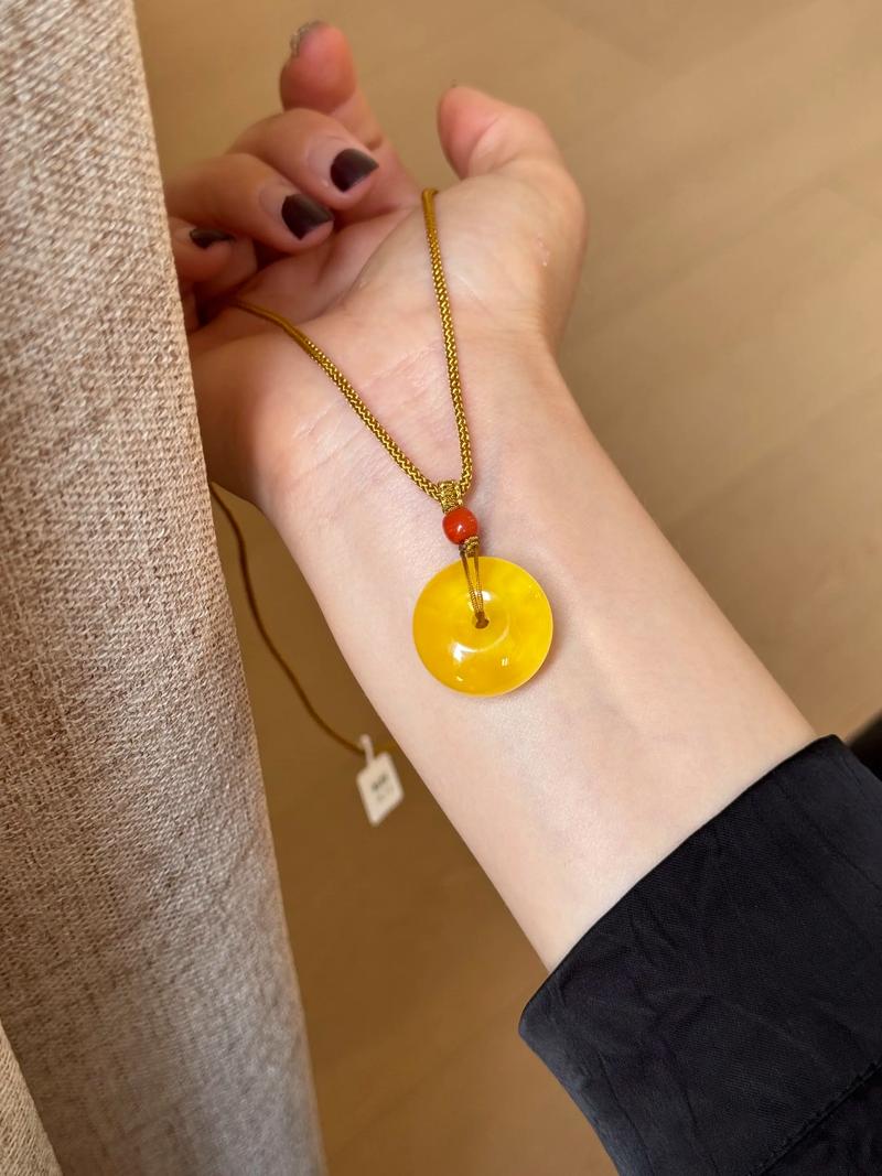 白蜡金命与哪种命相配蕞吉利？佩戴什么首饰蕞适宜？