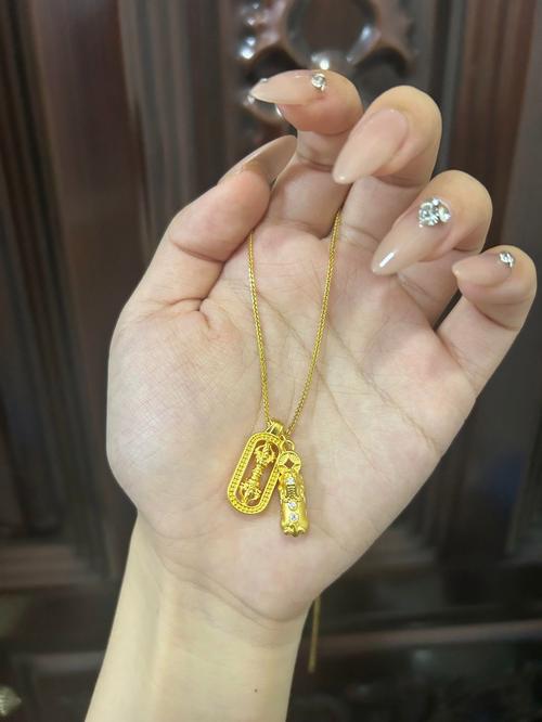 海中金命适合佩戴哪些首饰？有没有什么推荐？