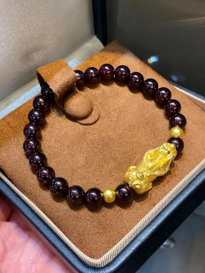 石榴木命男子能否佩戴黄金饰品？这其中的讲究是什么？