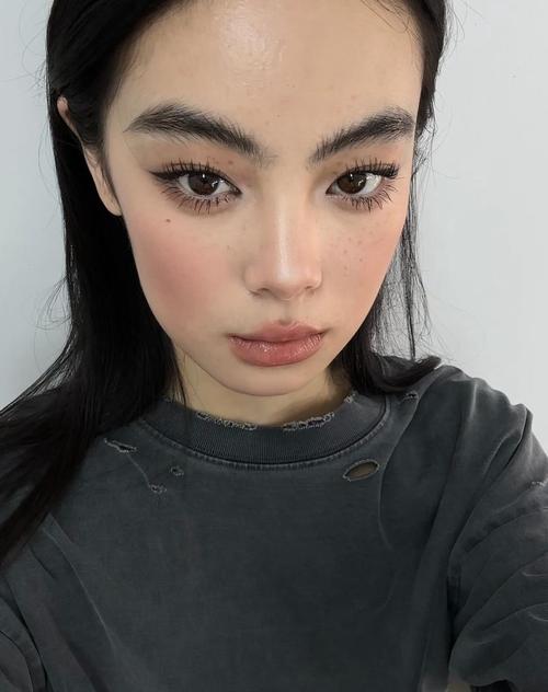 眉毛粗的女人命运如何？