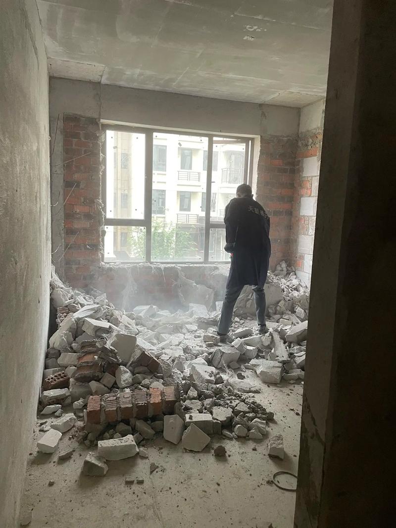 2026年5月2日拆墙吉利吗？这个日期是否适合动土，担心不吉利改日可行？