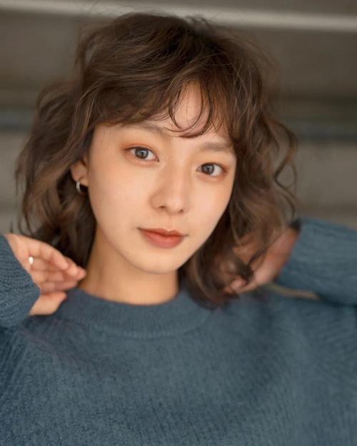 女生刘海自然卷命运如何，自然卷女生命运真的苦吗？