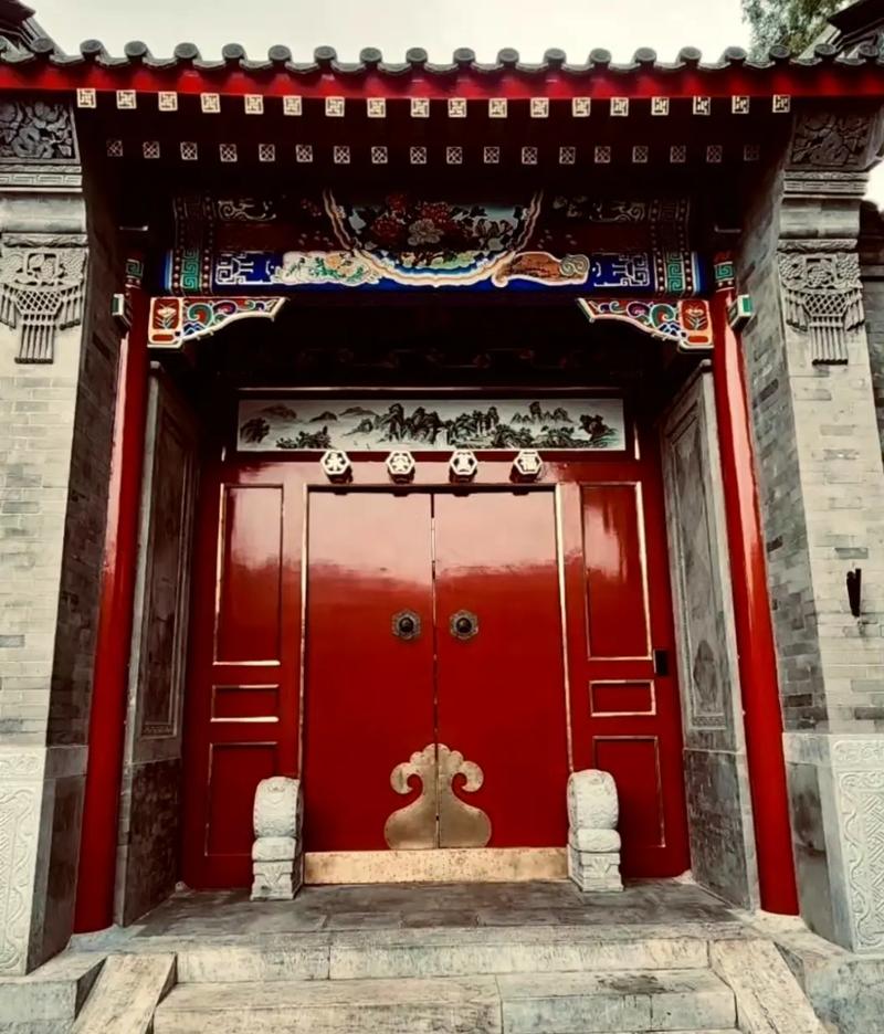 红色大门对财运有促进作用吗？这风水布局合适吗？