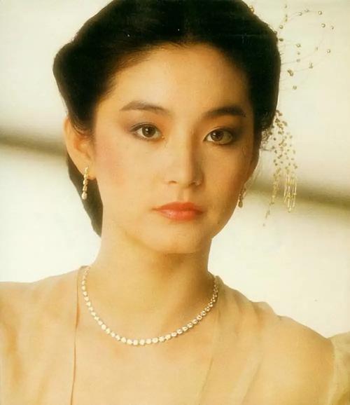 林青霞离婚八字命理分析，能详细解读她的婚姻运势变化吗？