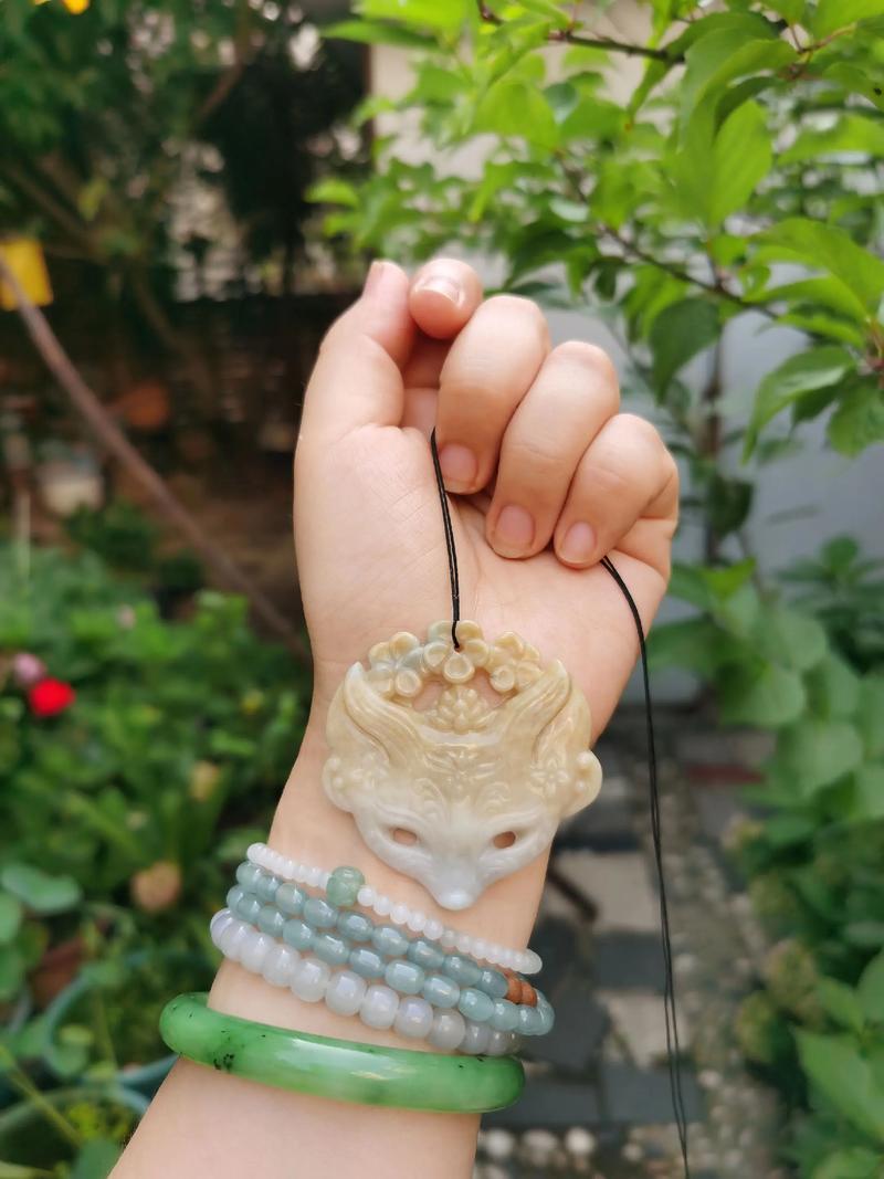 带翠鸟的人命运如何？狐狸翡翠有何寓意？