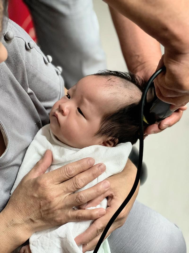 2026年4月27日农历三月十一剃胎发吉不吉利，今天适合剃胎发吗？