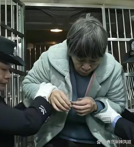 年轻丧亲且克父母的女孩命运如何？