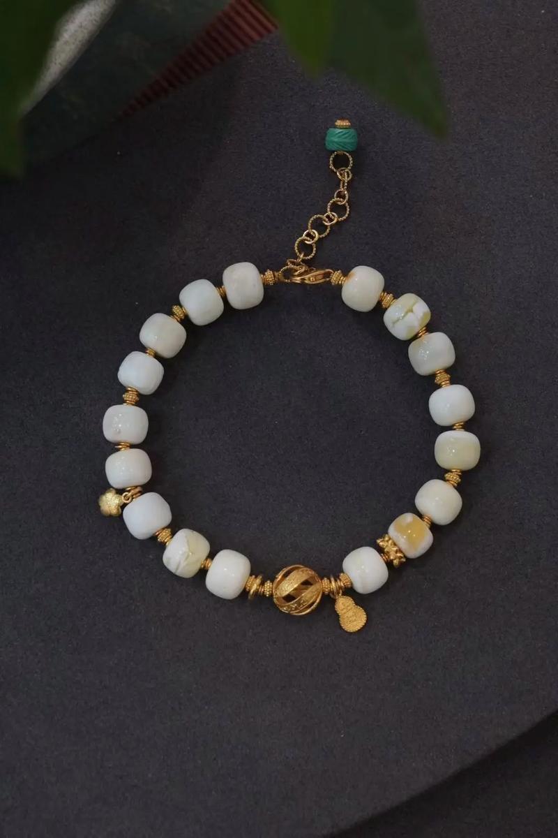 杨柳命的人适合佩戴什么首饰？白蜡金命的人又适合佩戴什么饰品呢？