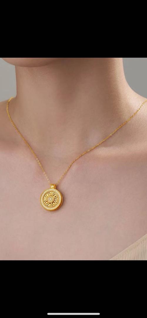 八字水命适合佩戴什么款式的首饰？