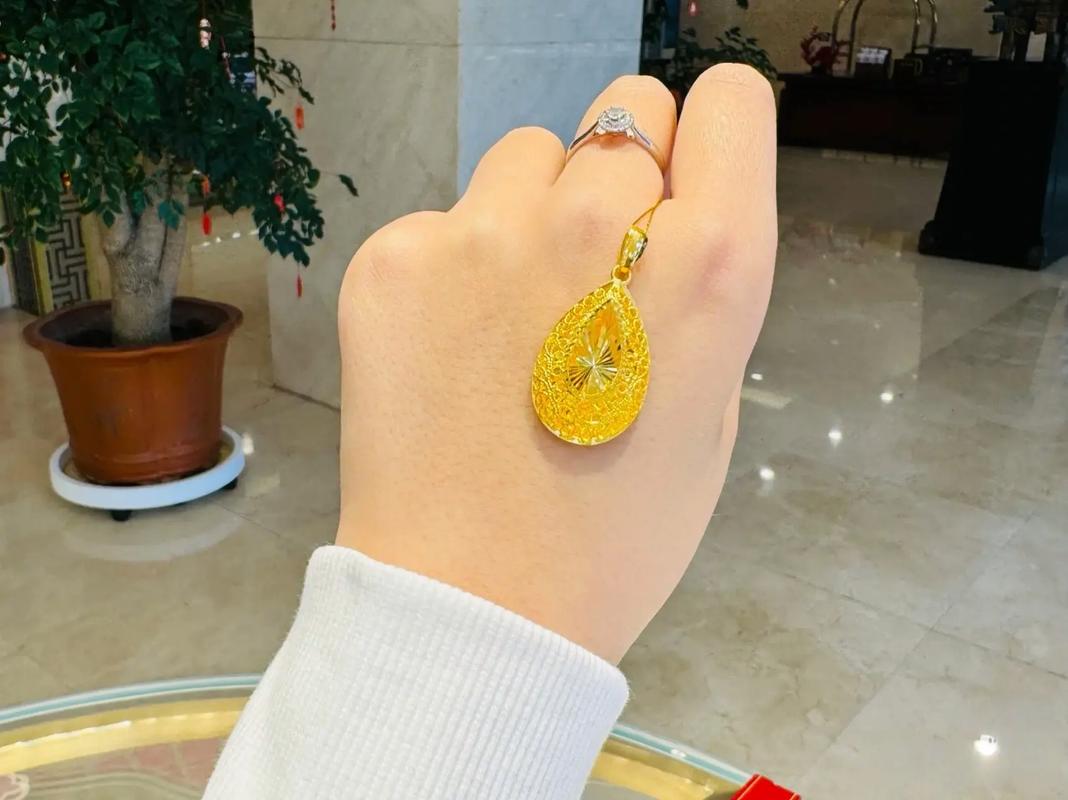 水命男人适合佩戴什么饰品能招财？