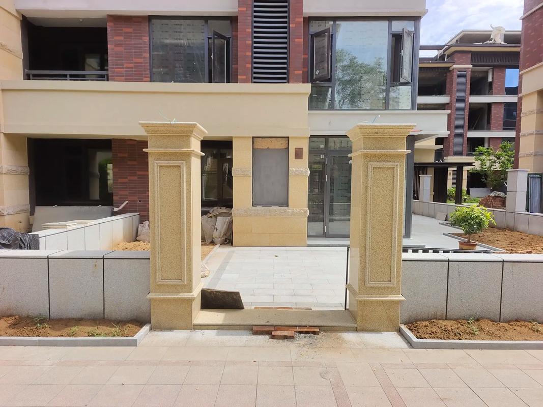 大门旁边设置柱子，这样的风水布局怎么样呢？