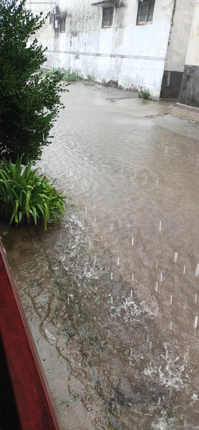 风水门前的地面下雨后，会出现积水现象吗？