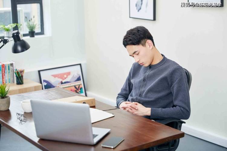 男命八字中印多，对命运发展是否有利？