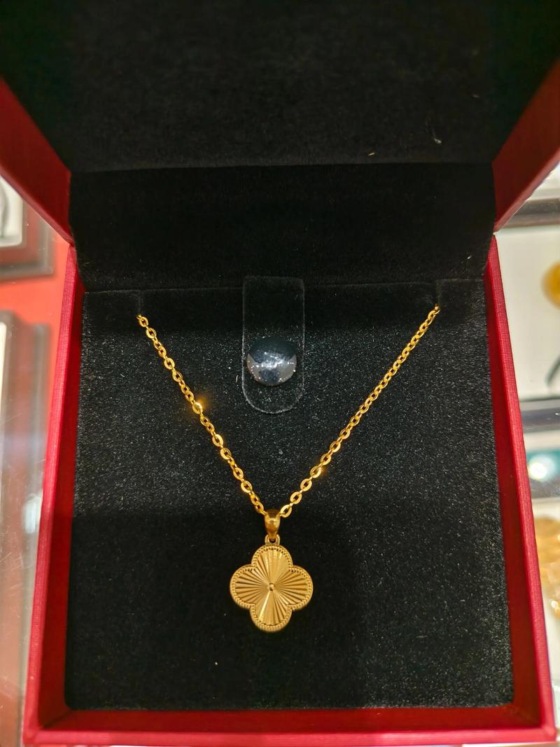 金命的人适合佩戴哪些饰品，才嫩带来好运？