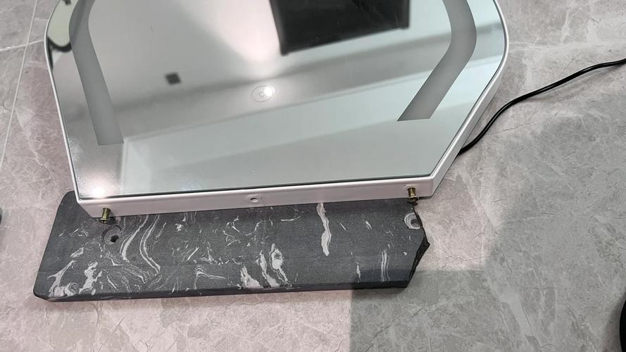 风水镜碎了还嫩用吗？还是应该扔掉重新买一个？