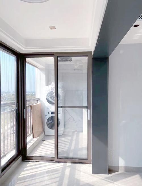 阳台放置木门风水如何？是否适宜？