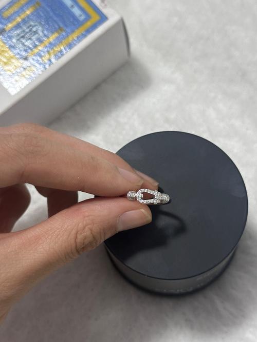马蹄扣戒指的风水讲究有哪些，有什么特别的注意事项吗？