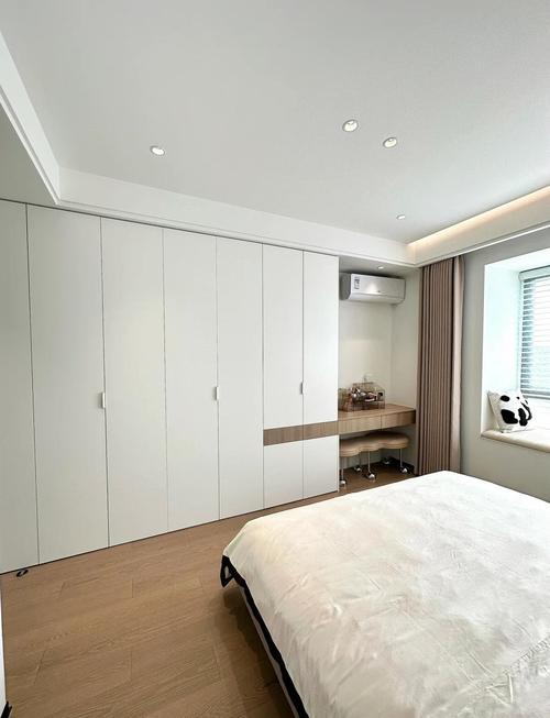 床尾衣柜窗户对家居风水有何具体影响？