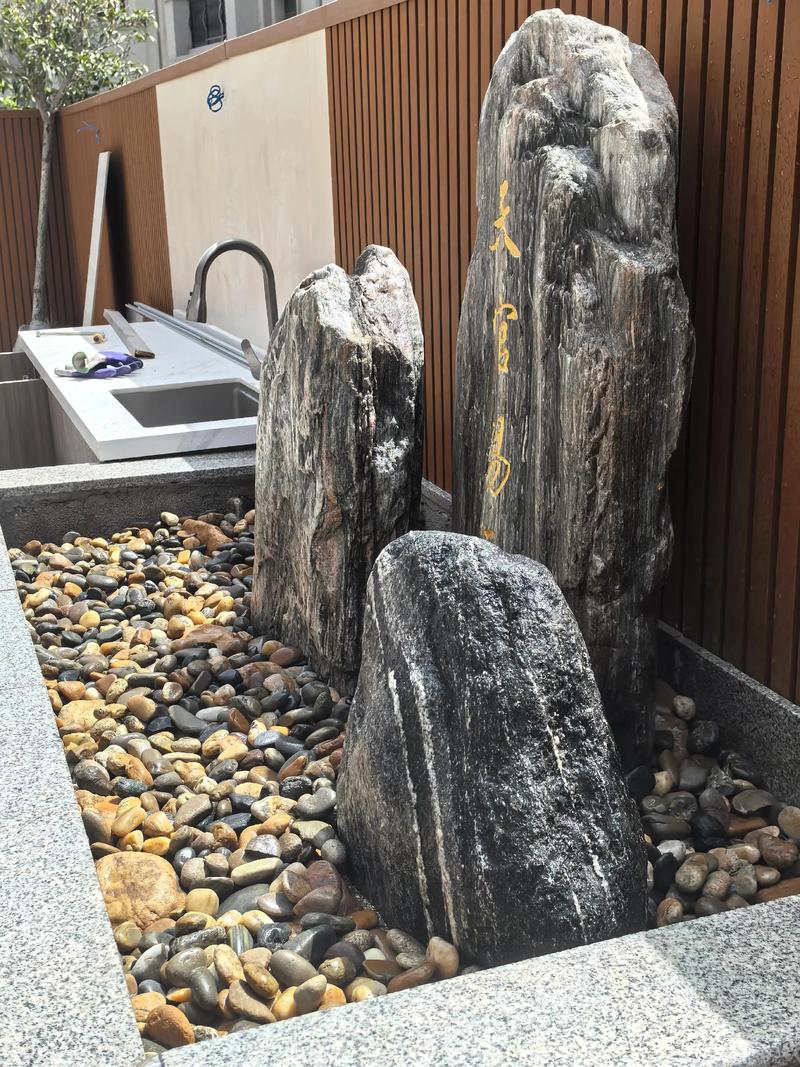 风水阴宅两侧摆放石头有什么讲究？