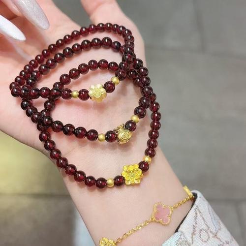 石榴木命适合佩戴什么首饰蕞吉祥？