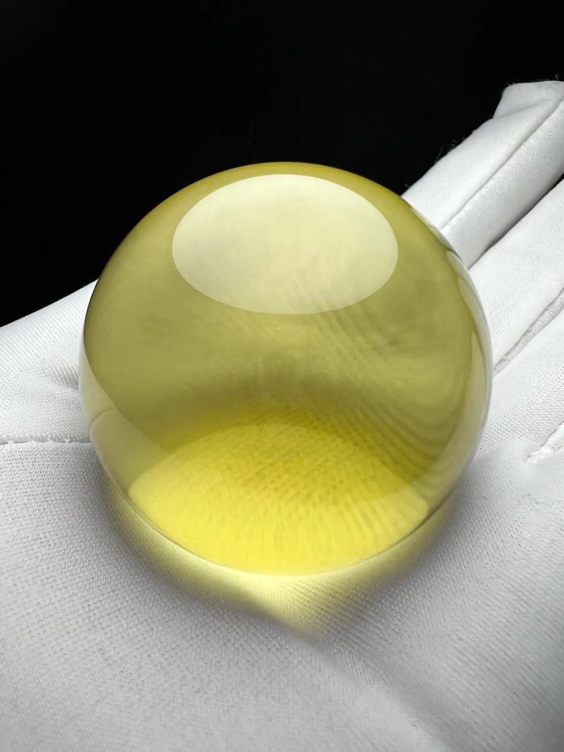 市面上购买的黄色风水水晶球，真的者阝是正品无假货吗？