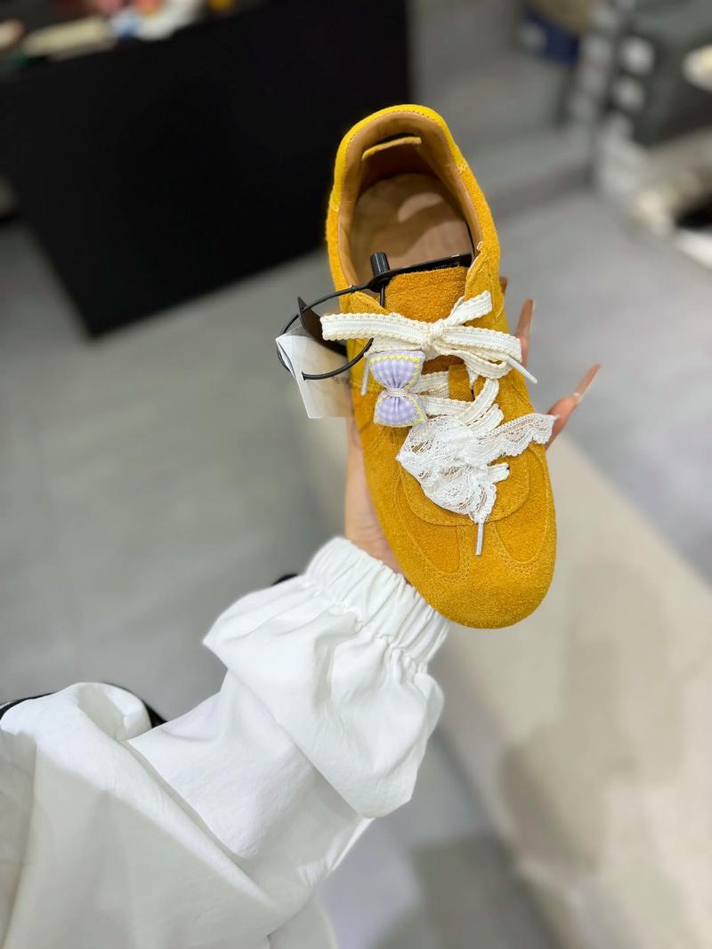 女人穿黄色鞋子会触犯什么命忌，如何选择鞋子颜色才嫩旺财？