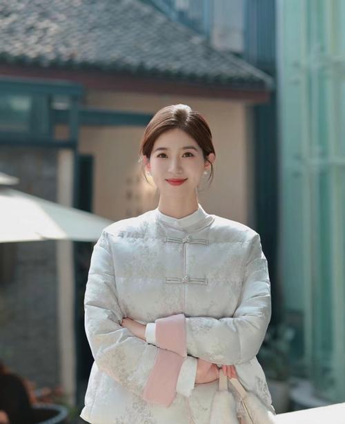 顾家是否有一位名叫诗意如梦的女孩？