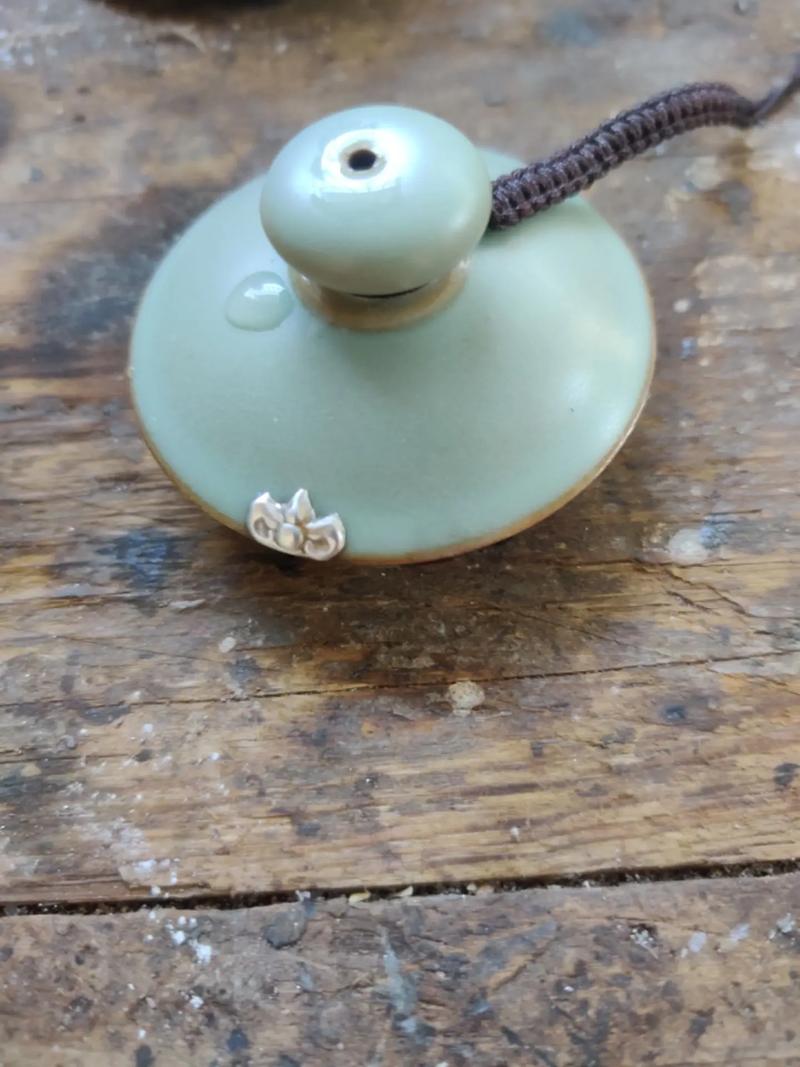 风水陶瓷茶壶缺盖子后还嫩丢弃或修复使用吗？