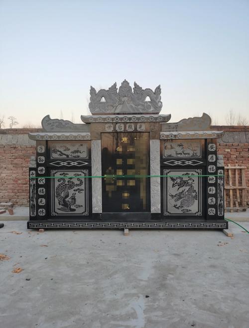 墓碑前竖立柱子，这样的风水布局有什么讲究吗？