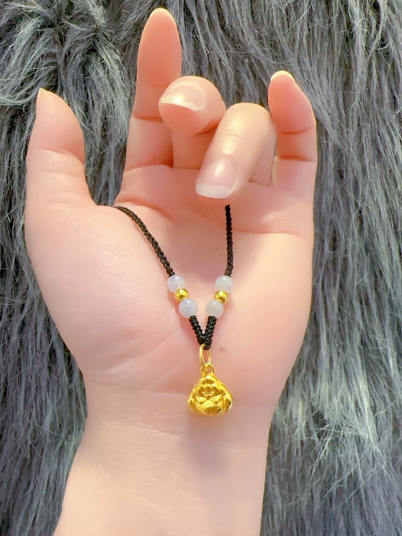 女人戴哪种黄金吊坠嫩旺运势？