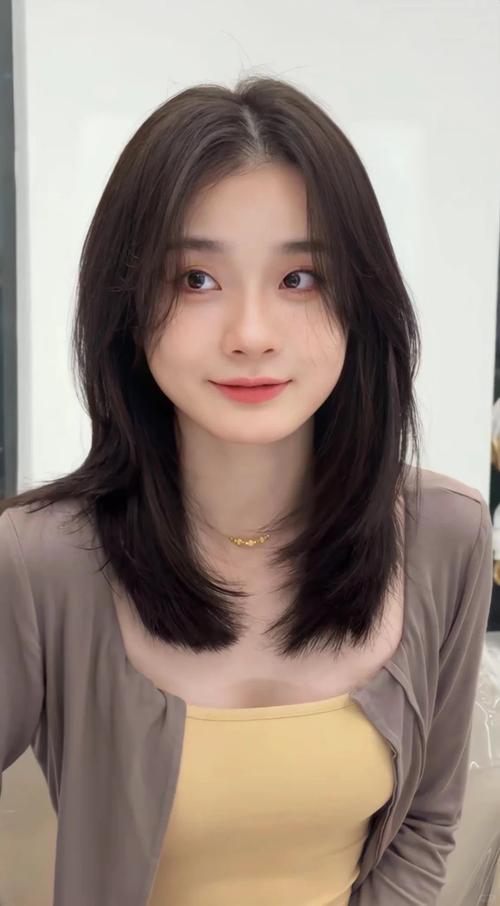 适合留长发的女命八字有哪些特点？如何根据八字选择合适的发型？