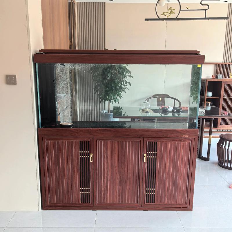 鱼缸放置隔板，这样的风水布局是否适宜呢？