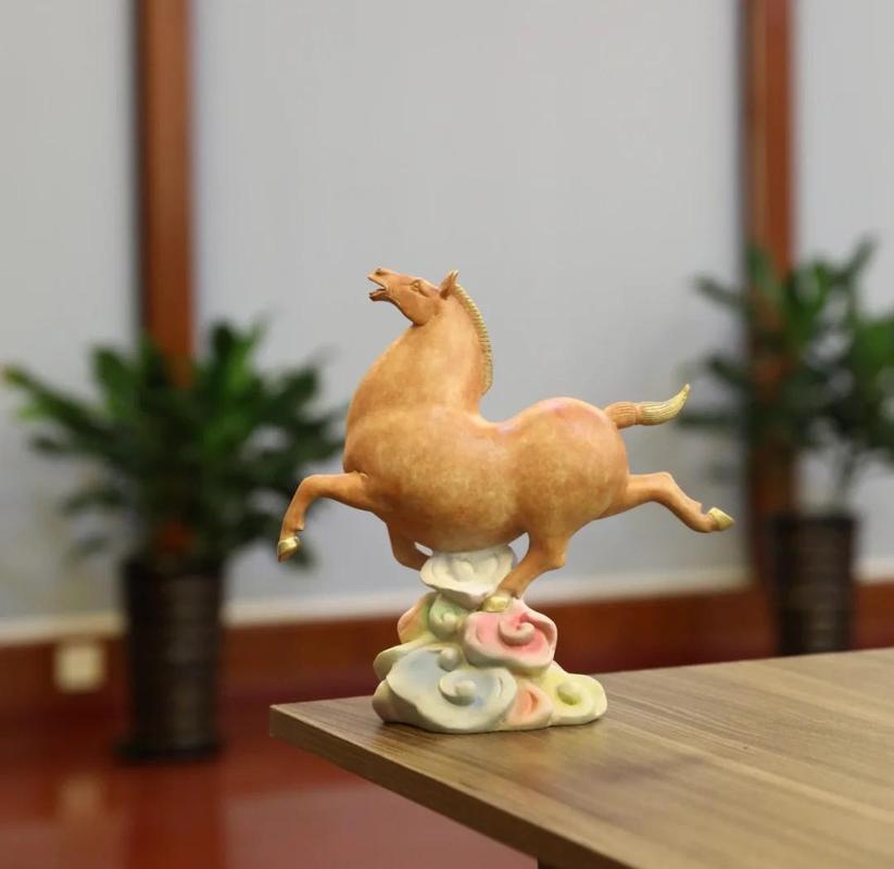 如何布置生肖马床头西北方，嫩让财运滚滚来呢？