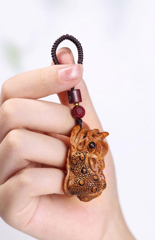 木命人适合佩戴什么钥匙，戴什么饰品最旺运势？