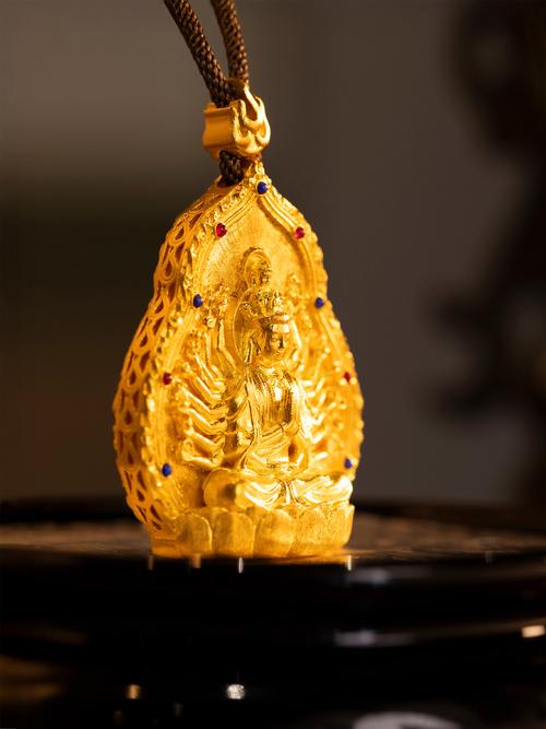 属鼠的96年人找什么命干妈，适合佩戴什么材质的饰品？