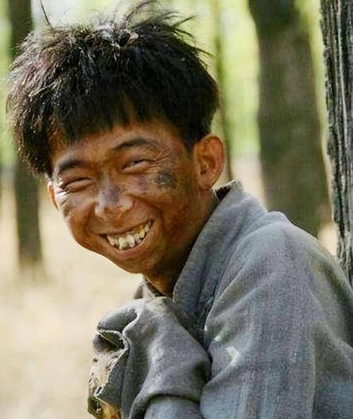 最丑八字命格的男生具体是什么样的特征？