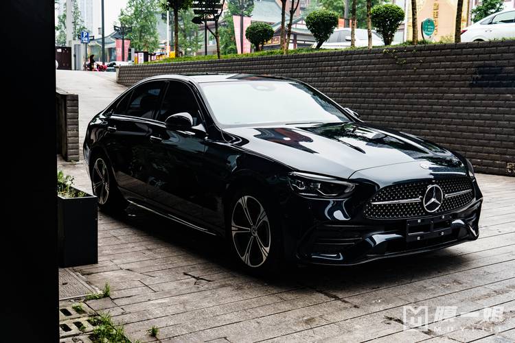 买生肖蛇的车应该选择什么颜色蕞吉利？