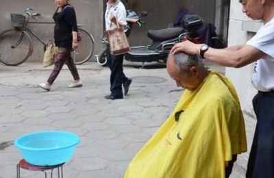 梦见老头剃光头
