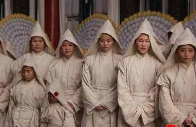 梦见穿戴孝衣服的人