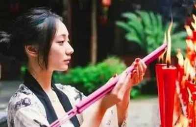 梦到自己烧香拜佛