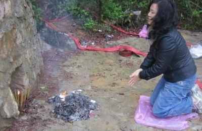梦见坟墓里爬出一个人