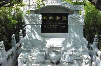 梦见雕刻墓碑