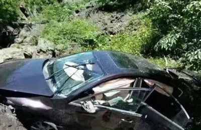 梦见开车掉下悬崖没死
