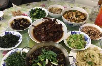 梦见去他人家吃饭