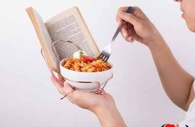 梦见吃饭找不到碗