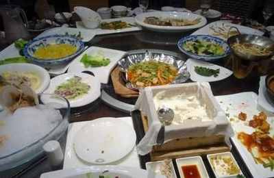 梦见吃饭被宰
