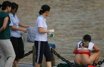 梦见洗澡没带衣服