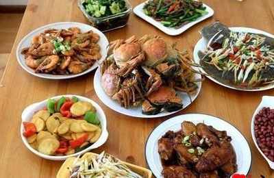 梦见在他人家吃饭