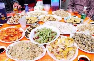 梦见被邀请吃饭